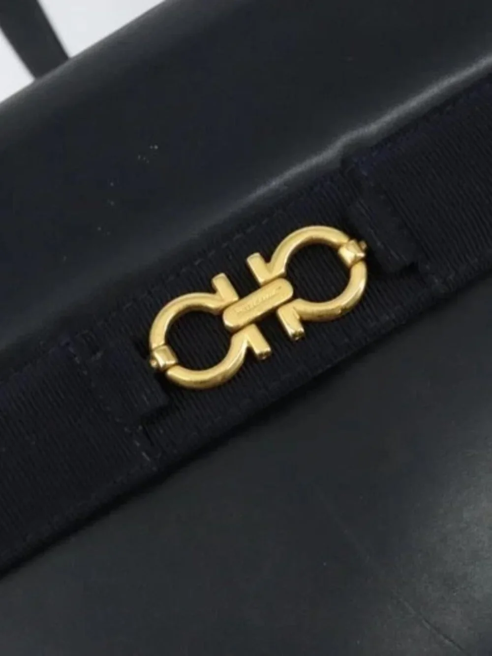 Salvatore Ferragamo Shoulder Bag Leather Black Gold Auth 152686